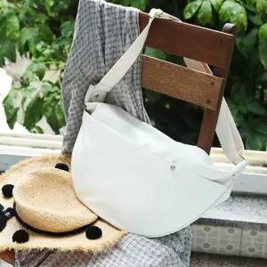 [하프클럽/]내장파우치 빅 반달 심플 숄더백 가방 아이보리