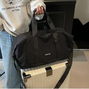 남성 여성 헬스 스포츠 넉넉한 내부공간 튼튼한 토트 스트랩 모던 심플 빅 보스턴백