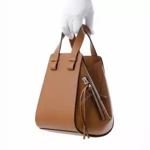 로에베 MUST IT_ 26SS Compact Hammock bag in classic calfskin A538H13X10 2530) 해먹백 컴팩트)