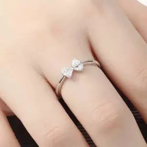 [하프클럽/](비쥬홀릭) 실버925 백금도금 리본 큐빅 오픈링 반지