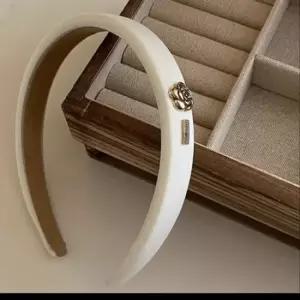 명품 화이트 헤어밴드 여자세련된 머리띠 우아한 두건 명품헤어밴드 반다나헤어밴드