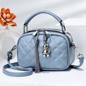 여자 러블리 룩 대학생 캠퍼스 코디 작은 가방 핸드백