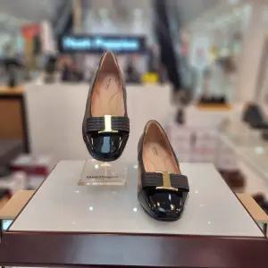 여성 발 편한 3cm 고급장식 청키힐 펌프스 정장구두 3fr425-DCA 623939