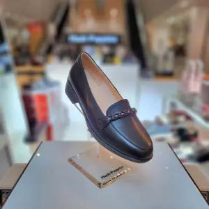 여성 발 편한 3cm 몰드굽 크리스탈 스트랩 세미정장 로퍼 3F26404-7CA 688621