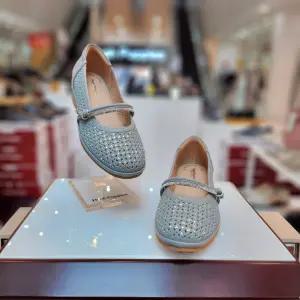 여성 발 편한 3cm 큐빅 메리제인 펀칭 플랫슈즈 3F26451CA 714299