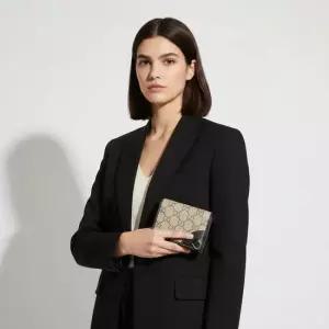 구찌 공식매장AS가능) 케이스+쇼핑백포함) 엠블럼 미니 지갑 블랙 820692 FAD6L 9741