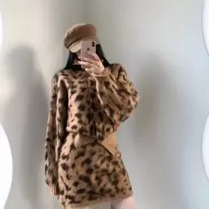 여친 치마 니트 미니 빈티지 트렌디 아이템 블로거 호피 긴팔 코트 2종 HT1