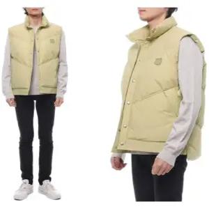 [메종키츠네]남성 볼드 폭스헤드 패치 푸퍼 패딩 조끼 (MM02202WQ0069 P357 24S)