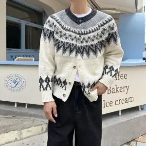 남자 라운드 가디건 노르딕 코위찬 니트