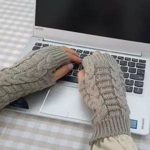 [하프클럽/]그레이 핸드워머 꽈배기 니트 손토시 손목토시 겨울팔