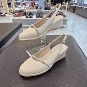 [엘칸토]엘칸토 HC11 양가죽 여성 슬링백 O5Y6U61F336 (49414813)