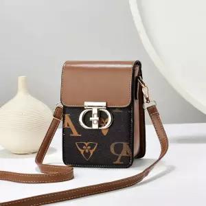 야무치 여자 데일리룩 가방 미니백 핸드폰 크로스녀 크로스백 파우치 휴대폰 미니 크로스패션 다용도 캐주