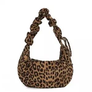 [하프클럽/]KJ11961 쇼퍼백 데일리백 호피호보백 숄더백 여자쇼퍼