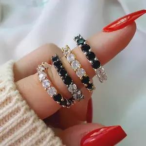 [하프클럽/]여자 빅큐빅 블랙앤화이트 코디 반지