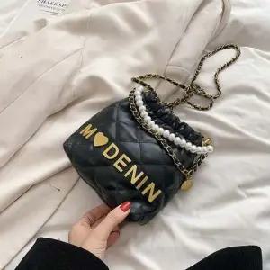 여성크로스백 미니 사각가방 하트조리여성크로스백