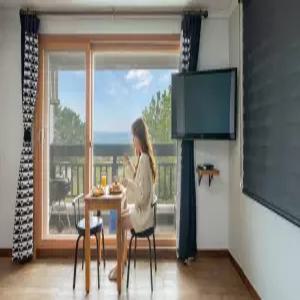 [강원/강릉] 강릉 언덕마루 펜션 (가족/MT/워크샵/주차장/바베큐장/카페/바다(도보5분)/오션뷰/해수욕장/단체/커플/일출/일몰/개별바베큐/테라스)