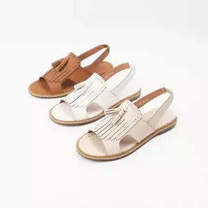 [롯데백화점]신난다슈 여성 슬링백 샌들 1cm 여름 스트랩 뮬 플랫 샌들 소가죽 태슬 낮은굽 GDR253016