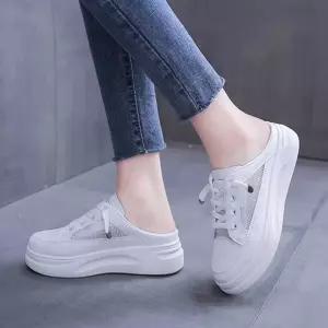 메쉬 소재 여성 키높이 스트랩 디테일 뮬 스니커즈