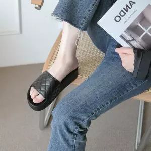 토리 여성 퀄팅 키높이 통굽 슬리퍼 4cm
