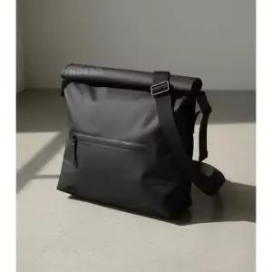 MUST IT_레인스 26SS TRAIIL ROLLTOP MESSENGER BAG 14490-01) 레인스 트레일 롤탑 메신저 백)