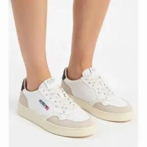 오트리 MUST IT_ 메달리스트 로우 레더 스웨이드 스니커즈 단화 AULM LS28