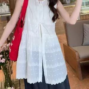 민소매 레이스 자수 스카럽 디테일 긴기장 베스트 조끼 여름철 레이어드 체형커버