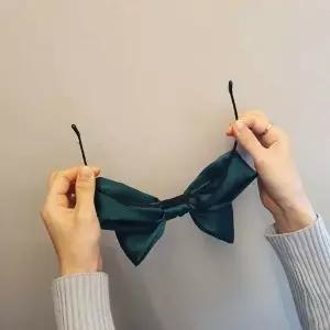 머리띠 헤어 왕리본 다크그린 스타일링