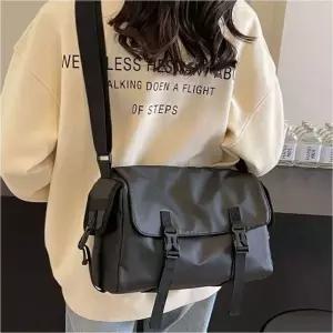 [하프클럽/]메신저백 깔끔한 수납력 크로스백 분리 좋은 수납