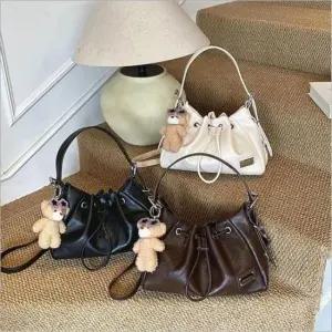 가방 레더크로스백 곰돌이 복조리 데일리백 키링포함 여자