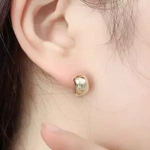 (비쥬홀릭) 실버925 골드도금 볼륨 귀걸이 볼륨귀걸이