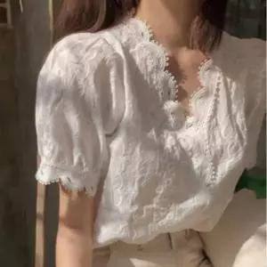 여성블라우스 레이스 데이트룩 여름 봄블라웃 반팔 블라우스 기본데일리룩 여성 원픽 시원한 퍼프소매 물결