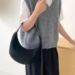 여자가방 스웨이드 호보 숄더 백 데일리 출근 가방 블랙 여성숄더백 겨울가방 데일리백