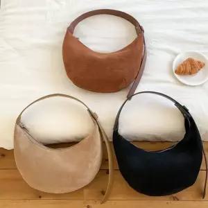 여자가방 스웨이드 호보 숄더 백 데일리 출근 가방 여성숄더백 겨울가방 데일리백