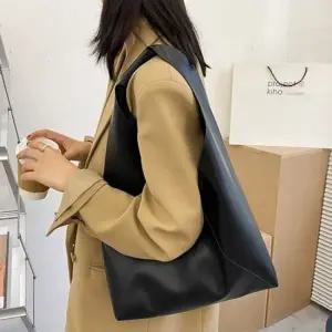 여성 출근용 가벼운 복조리가방 모던 가죽 숄더백 가죽백 여성숄더백 데일리백