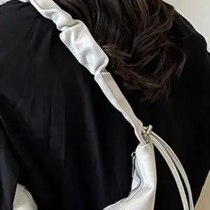 셔링 스트랩 조절끈 크로아상 모양 반달 숄더 크로스백 반달가방 반달백 만두가방