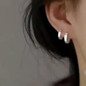 클리어 드롭 미니멀 귀걸이 여성 데일리 액세서리 미니멀액세서리 여성악세서리 데일리룩
