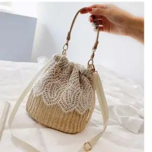 여성용 레이스 장식 버킷백 복조리 가방 캐주얼 숄더백 캐주얼백 밀짚가방 미니가방