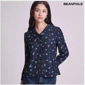 [빈폴레이디스] [B. my] 플라워 패턴 빅 칼라 셔링 블라우스 - 네이비 (BF4864N12R)