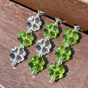 귀여운 네잎 클로버 행운 비즈 키링 / 열쇠고리 가방꾸미기 에어팟 버즈 파우치 차키