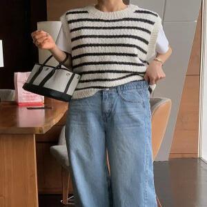 크림므 버튼 부클 단가라 니트 조끼 (one color)