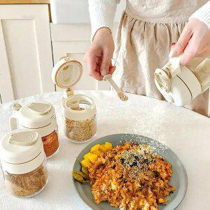 [최종 결제가 18,960원~] 팡팡 뿌리고 스푼으로 덜어쓰는 스푼일체형 밀폐 양념통 3p