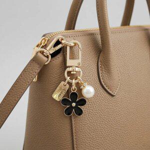 진주 플라워 백참 키링 여성 가방참 파우치 에어팟 키홀더