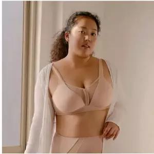 [비너스](마산점)앞 가슴까지 안정감 있게 덮어주는 모던한 컷아웃 와이어 브이핏 브래지어 C,D컵 (VBRG...