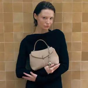 [롯데백화점]조이그라이슨 주피터 사첼백 스몰 스웨이드 LW5SB4700_DH