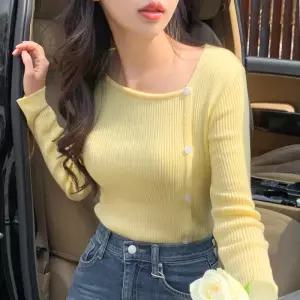 (3kg/여리무드) 레이즈 사선 단추 언발넥 슬림핏 골지 티셔츠 nt4505