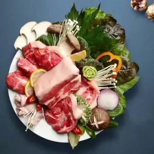 [신세계라이브쇼핑][청년미트] 1등급이상 한돈 캠핑세트 900g / 삼겹+목살+돈마호크 (찜용) (소스3종 무...