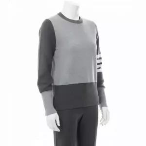 톰브라운 26SS 펀믹스 밀라노 스티치 4바 코튼 풀오버 니트 FKA239F 00014 982