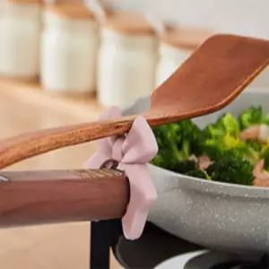 꼬물 리본 모양 주걱 거치대 주방소품정리 주방도구받침대 조리중도구보관