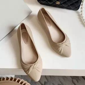 여성 비올때 구두 신발 PVC 소재 펌프스힐 낮은구두