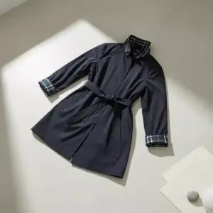 헤지스레이디스 25SS 스테디셀러트렌치블랙 싱글버튼 경량 하프 코트 WSCO5B201BK 1301088